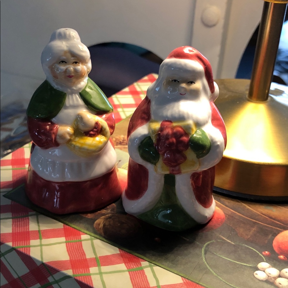 Festive Christmas holiday Santa and Mrs. Claus Ceramic salt & pepper shaker Set